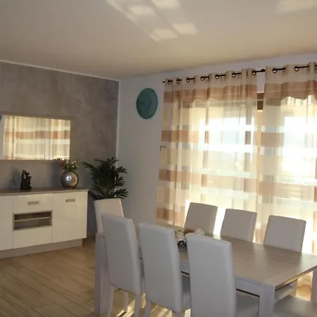 Tadi Laro Luxury Deluxe Comer Apartment Colico