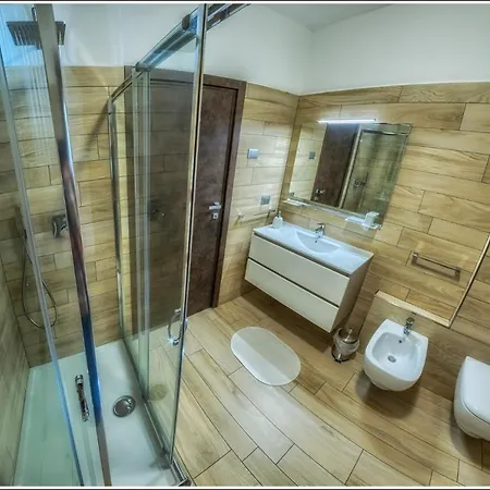 Tadi Laro Luxury Deluxe Comer Apartment Colico