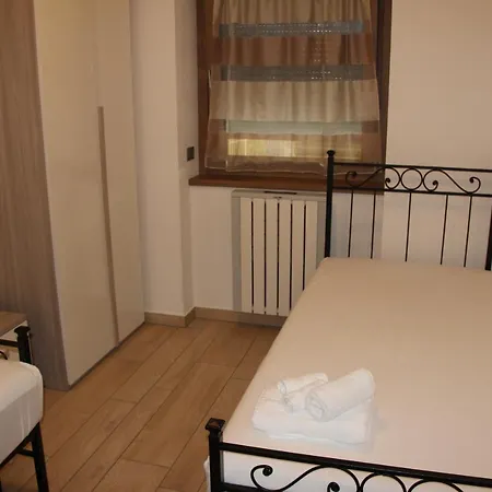 Tadi Laro Luxury Deluxe Comer Apartment Colico