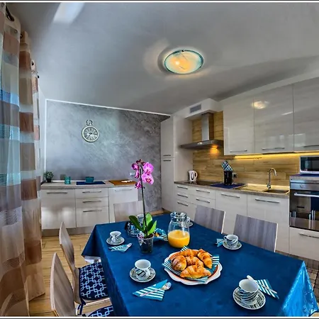 Tadi Laro Luxury Deluxe Comer Lägenhet